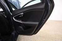 USED 2019 19 VOLVO V40 2.0 D2 MOMENTUM NAV PLUS 5d 118 BHP PACKED WITH FACTORY EXTRAS WITH ONE OWNER FROM NEW AND VOLVO SERVICE HISTORY
