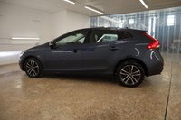 USED 2019 19 VOLVO V40 2.0 D2 MOMENTUM NAV PLUS 5d 118 BHP PACKED WITH FACTORY EXTRAS WITH ONE OWNER FROM NEW AND VOLVO SERVICE HISTORY