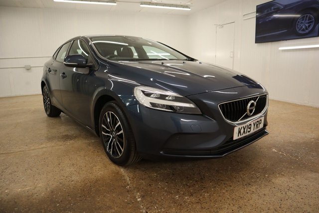 2019 19 Volvo V40 2.0 D2 MOMENTUM NAV PLUS 5d 118 BHP