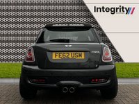 USED 2012 62 MINI HATCH COOPER 1.6 COOPER S 3d 184 BHP BI XENON HEADLAMPS - BLUETOOTH HANDSFREE - USB INTERFACE - CHILI PACK - MULTIFUNCTION STEERING WHEEL - FRONT FOG LIGHTS - 17" ALLOYS