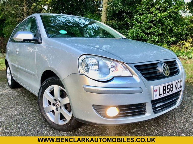 2009 58 Volkswagen Polo 1.2 MATCH 5d 59 BHP ONLY 2 PRIVATE OWNERS (AST SINCE 2011) X12 SERVICE STAMPS//AIRCON//ALLOYS//FRONT FOGS//LEATHER STEERING WHEEL\\GEAR KNOB\\HANDBRAKE///X4 AIRBAGS//X6 CD PLAYER UNDER SEAT//60/40 SPLIT REAR SEAT //FULL SIZE SPARE WHEEL//GREAT SERVICE HISTORY--LAST SERVICED @67,340 MILES