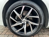 USED 2020 69 VOLVO V60 2.0 D3 MOMENTUM PLUS 5d 148 BHP BLUETOOTH HANSDFREE (WITH MOBILE AUDIO STREAMING) - NAVIGATION - USB INTERFACE - REAR PARK ASSIST - HEATED SEATS - CRUISE CONTROL - DUAL ZONE CLIMATE CONTROL - TINTED REAR WINDOWS