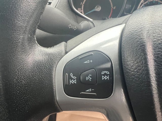 2013 Ford Fiesta - Photo 11