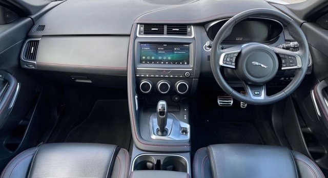 2019 JAGUAR E-PACE - Photo 3