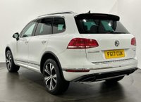 USED 2017 17 VOLKSWAGEN TOUAREG 3.0 V6 R-LINE TDI BLUEMOTION TECHNOLOGY 5d 259 BHP 3.0 V6 R - Line , Pure White , Full Black Leather, Glass Panoramic Slide Roof, Complete Service record
