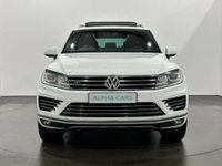 USED 2017 17 VOLKSWAGEN TOUAREG 3.0 V6 R-LINE TDI BLUEMOTION TECHNOLOGY 5d 259 BHP 3.0 V6 R - Line , Pure White , Full Black Leather, Glass Panoramic Slide Roof, Complete Service record