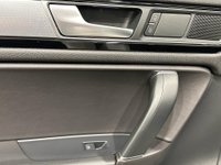 USED 2017 17 VOLKSWAGEN TOUAREG 3.0 V6 R-LINE TDI BLUEMOTION TECHNOLOGY 5d 259 BHP 3.0 V6 R - Line , Pure White , Full Black Leather, Glass Panoramic Slide Roof, Complete Service record