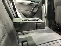 USED 2017 17 VOLKSWAGEN TOUAREG 3.0 V6 R-LINE TDI BLUEMOTION TECHNOLOGY 5d 259 BHP 3.0 V6 R - Line , Pure White , Full Black Leather, Glass Panoramic Slide Roof, Complete Service record