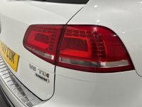 USED 2017 17 VOLKSWAGEN TOUAREG 3.0 V6 R-LINE TDI BLUEMOTION TECHNOLOGY 5d 259 BHP 3.0 V6 R - Line , Pure White , Full Black Leather, Glass Panoramic Slide Roof, Complete Service record
