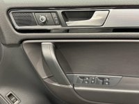 USED 2017 17 VOLKSWAGEN TOUAREG 3.0 V6 R-LINE TDI BLUEMOTION TECHNOLOGY 5d 259 BHP 3.0 V6 R - Line , Pure White , Full Black Leather, Glass Panoramic Slide Roof, Complete Service record