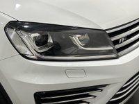 USED 2017 17 VOLKSWAGEN TOUAREG 3.0 V6 R-LINE TDI BLUEMOTION TECHNOLOGY 5d 259 BHP 3.0 V6 R - Line , Pure White , Full Black Leather, Glass Panoramic Slide Roof, Complete Service record