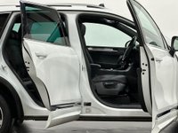 USED 2017 17 VOLKSWAGEN TOUAREG 3.0 V6 R-LINE TDI BLUEMOTION TECHNOLOGY 5d 259 BHP 3.0 V6 R - Line , Pure White , Full Black Leather, Glass Panoramic Slide Roof, Complete Service record
