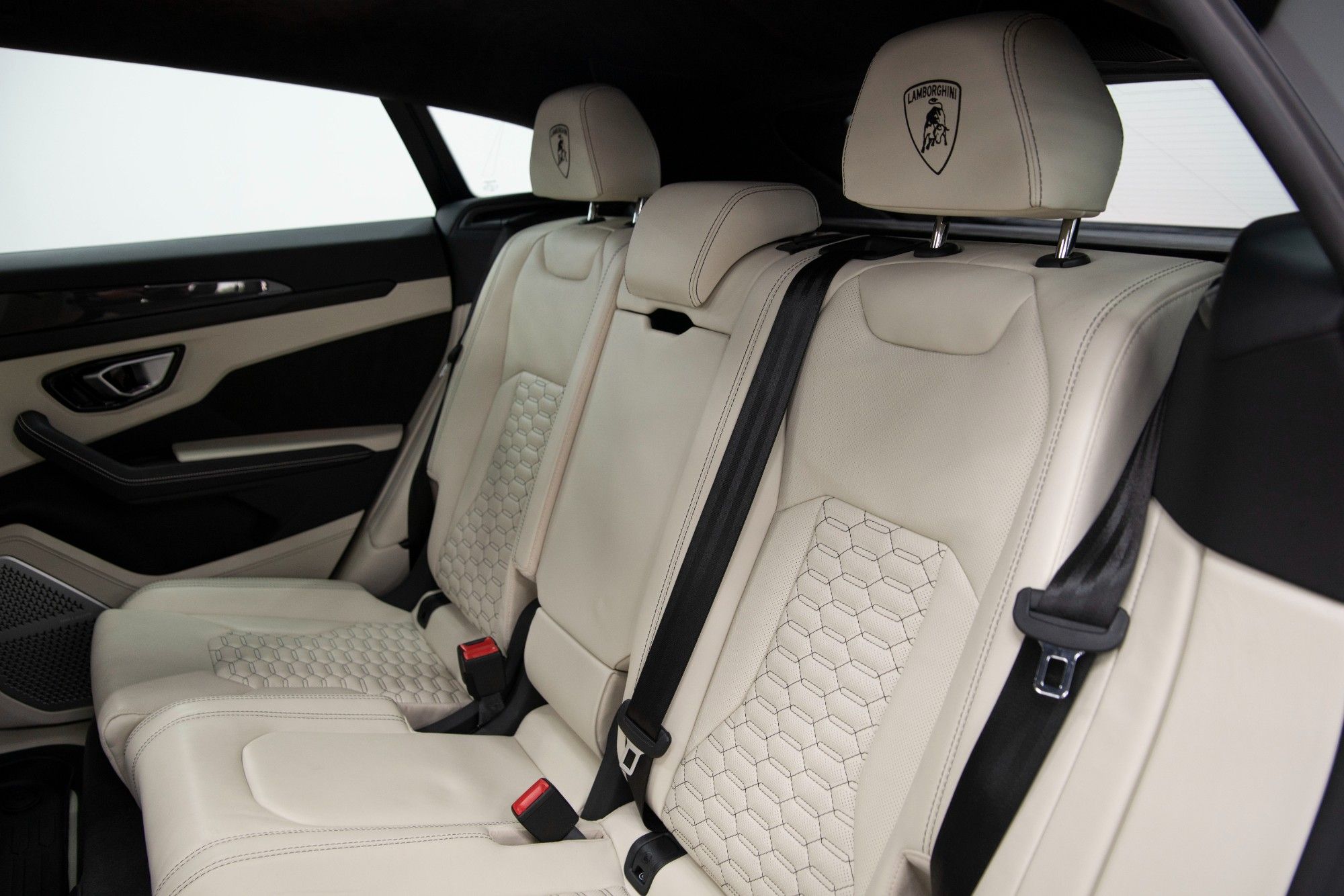 USED 2022 22 LAMBORGHINI URUS 4.0 V8 5d AUTO 641 BHP ESTATE