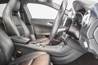 USED 2017 17 MERCEDES-BENZ GLA-CLASS 2.1 GLA 200 D 4MATIC AMG LINE PREMIUM PLUS 5d 134 BHP +FREE NATIONWIDE DELIVERY+