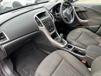 USED 2011 11 VAUXHALL ASTRA 1.6 EXCLUSIV 5d 113 BHP AIR CONDITIONING - 17" ALLOY WHEELS - CRUSIE CONTROL - MULTIFUNCTION STEERING WHEEL