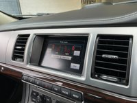 USED 2015 15 JAGUAR XF 2.2 D PORTFOLIO 4d 200 BHP 