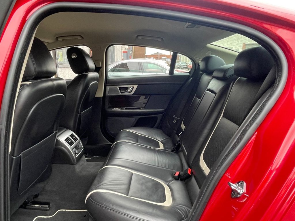 USED 2015 15 JAGUAR XF 2.2 D PORTFOLIO 4d 200 BHP 