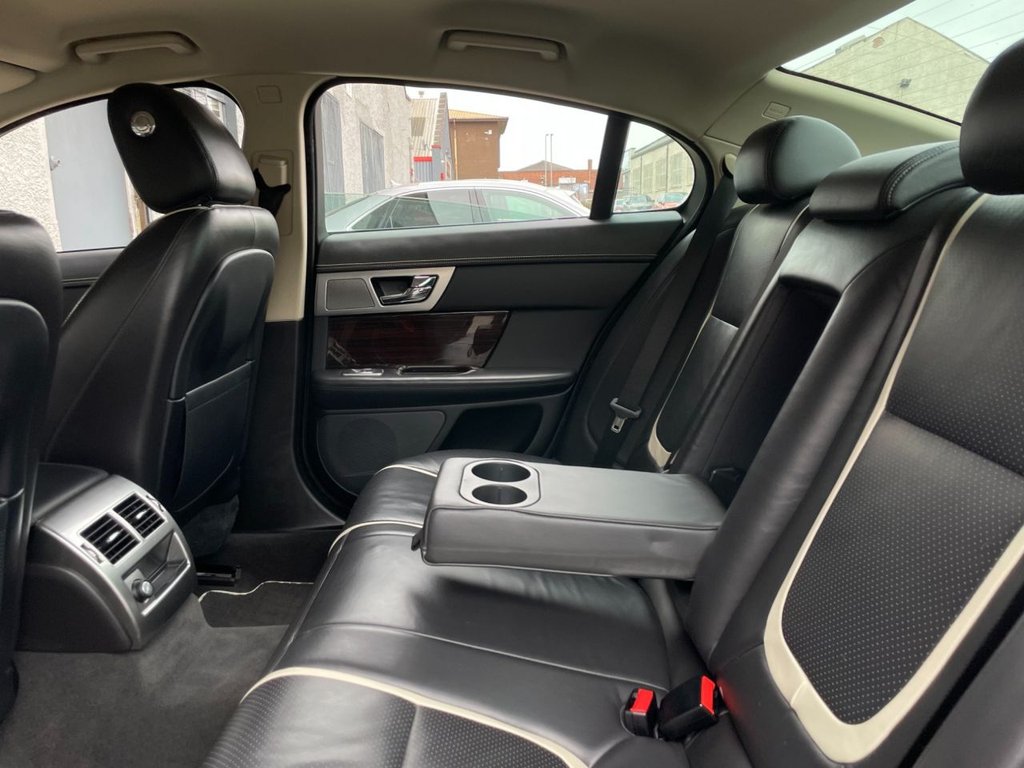 USED 2015 15 JAGUAR XF 2.2 D PORTFOLIO 4d 200 BHP 