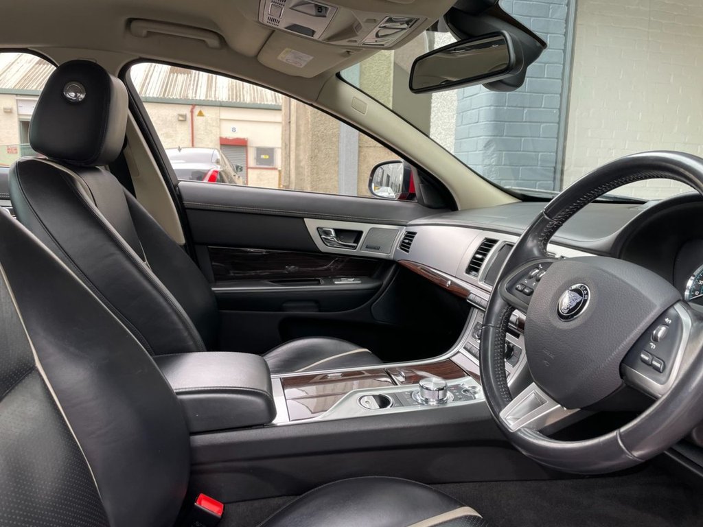 USED 2015 15 JAGUAR XF 2.2 D PORTFOLIO 4d 200 BHP 