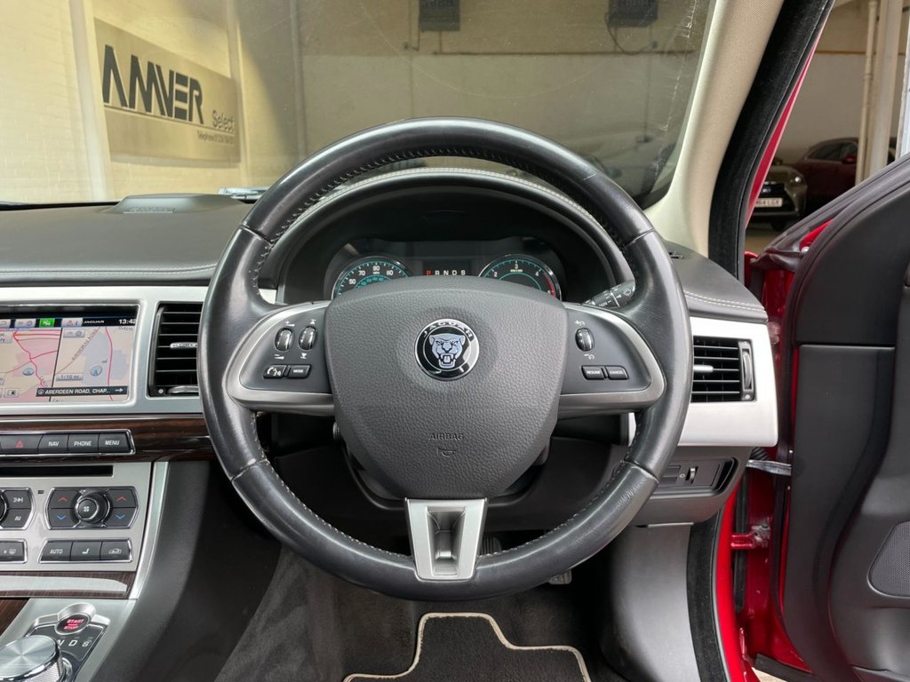 USED 2015 15 JAGUAR XF 2.2 D PORTFOLIO 4d 200 BHP 