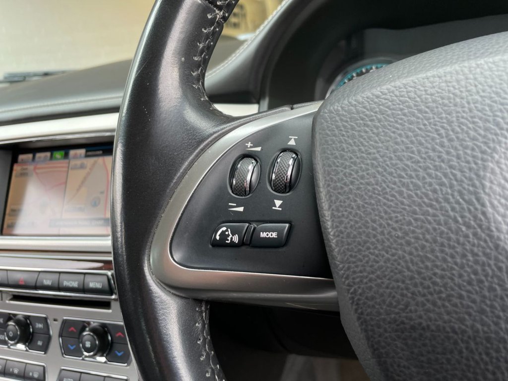 USED 2015 15 JAGUAR XF 2.2 D PORTFOLIO 4d 200 BHP 