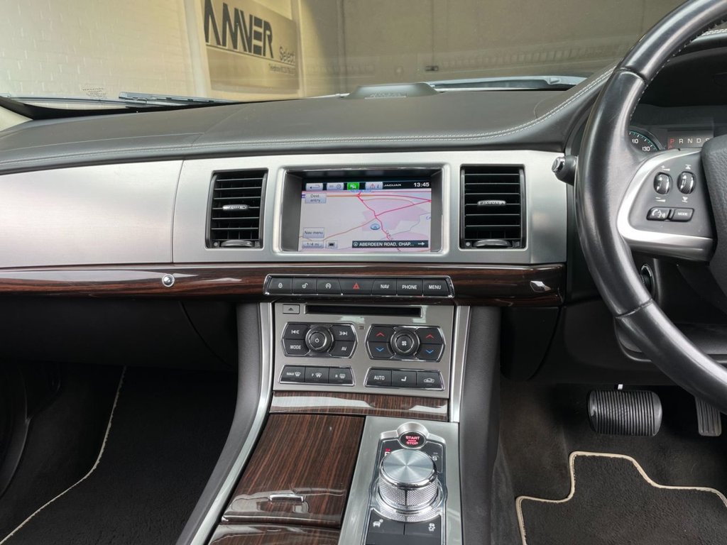 USED 2015 15 JAGUAR XF 2.2 D PORTFOLIO 4d 200 BHP 