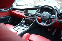 USED 2020 70 ALFA ROMEO GIULIA 2.0 TB VELOCE 4d 277 BHP 1 OWNER / RED LEATHER / 19"