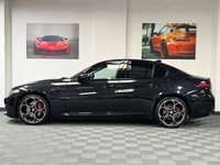 USED 2020 70 ALFA ROMEO GIULIA 2.0 TB VELOCE 4d 277 BHP 1 OWNER / RED LEATHER / 19"