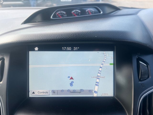 2017 Ford Focus - Photo 2