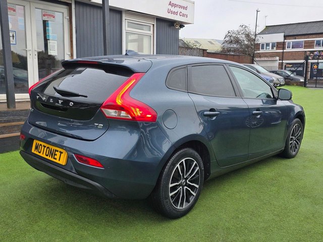 2019 VOLVO V40 2.0 T2 MOMENTUM EDITION 5DR 121 BHP - Photo 8