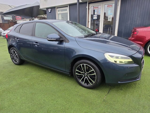 2019 VOLVO V40 2.0 T2 MOMENTUM EDITION 5DR 121 BHP - Photo 10