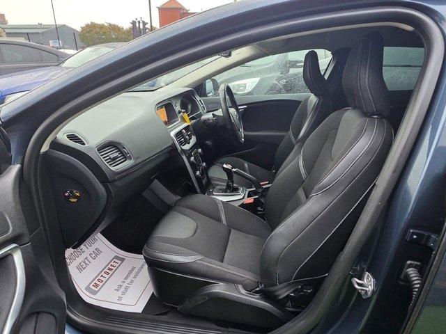 2019 VOLVO V40 2.0 T2 MOMENTUM EDITION 5DR 121 BHP - Photo 11