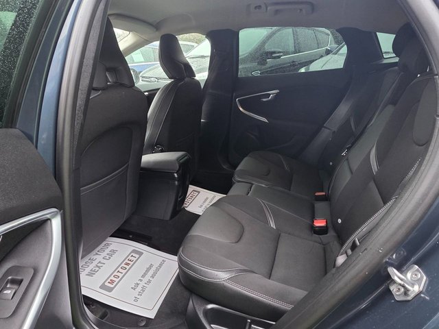 2019 VOLVO V40 2.0 T2 MOMENTUM EDITION 5DR 121 BHP - Photo 12