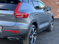 USED 2019 19 VOLVO XC40 1.5 T3 (155) R DESIGN Pro 5dr Euro 6 (Black Leather Seats, Electric Drivers Seat, Heated Windscreen, Satellite Navigation) NATIONWIDE DELIVERY - RESERVE ONLINE TODAY