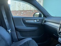 USED 2019 19 VOLVO XC40 1.5 T3 (155) R DESIGN Pro 5dr Euro 6 (Black Leather Seats, Electric Drivers Seat, Heated Windscreen, Satellite Navigation) NATIONWIDE DELIVERY - RESERVE ONLINE TODAY