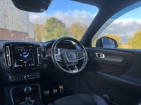 USED 2019 19 VOLVO XC40 1.5 T3 (155) R DESIGN Pro 5dr Euro 6 (Black Leather Seats, Electric Drivers Seat, Heated Windscreen, Satellite Navigation) NATIONWIDE DELIVERY - RESERVE ONLINE TODAY