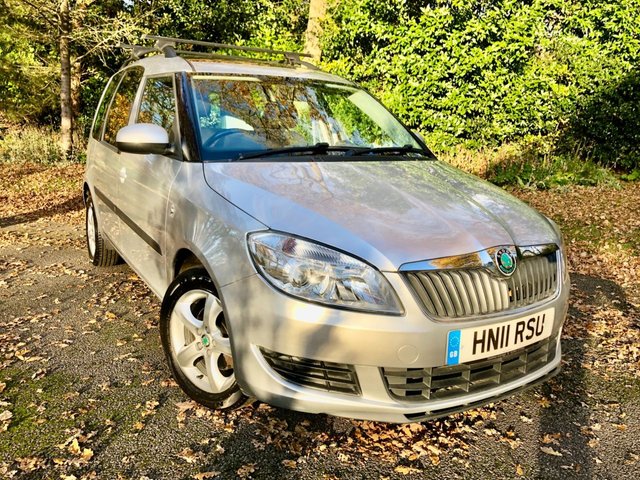 2011 11 Skoda Roomster 1.2 SE PLUS 5d 68 BHP PANORAMC GLASS SUNROOF//ALLOYS//CLIMATE CONTROL//REAR PARK SENSORS//ONLY GRP 6 INSURANCE//ROOF BARS//REMOTE CENTRAL LOCKING//GOOD SERVICE HISTORY X11 STAMPS//LAT SERVICED @81,000MILES