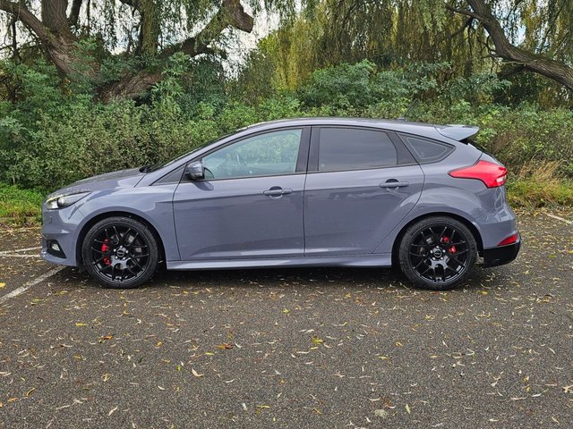 View our FORD FOCUS