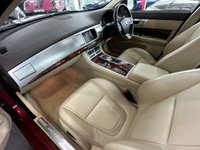 USED 2014 14 JAGUAR XF 3.0 D V6 PREMIUM LUXURY 4d 240 BHP REAR PARKING CAMERA - BLUETOOTH HANDSFREE - SATELITTE NAVIGATION - FRONT AND REAR PARKING SENSORS - HEATED FRONT SEATS - DAB RADIO