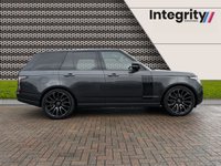 USED 2017 17 LAND ROVER RANGE ROVER 4.4 SDV8 AUTOBIOGRAPHY 5d 339 BHP ELECTRICALLY DEPLOYABLE TOWBAR - 22" 7 SPOKE GLOSS BLACK ALLOY WHEELS - BLACK PACK - LUXURY SOFT LEATHER - MERIDIAN AUDIO SYSTEM - DIGITAL TV SYSTEM - SATELITTE NAVIGATION - DAB RADIO - BLUETOOTH HANDSFREE - HEATED STEERING WHEEL - 360 DEGREE CAMERAS