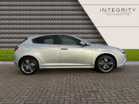 USED 2015 15 ALFA ROMEO GIULIETTA 1.4 TB MULTIAIR EXCLUSIVE TCT 5d 170 BHP HEATED SEATS - BLUETOOTH HANDSFREE - DAB RADIO - 17" ALLOY WHEELS - TINTED WINDOWS - CLIMATE CONTROL