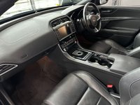 USED 2015 65 JAGUAR XE 2.0 R-SPORT 4d 178 BHP REAR PARKING CAMERA - SATELITTE NAVIGATION - BLUETOOTH HANDSFREE - DAB RADIO - HEATED SEATS