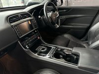 USED 2015 65 JAGUAR XE 2.0 R-SPORT 4d 178 BHP REAR PARKING CAMERA - SATELITTE NAVIGATION - BLUETOOTH HANDSFREE - DAB RADIO - HEATED SEATS