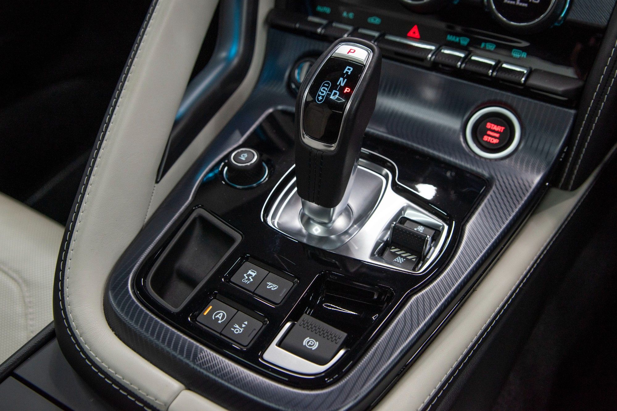 USED 2021 21 JAGUAR F-TYPE 5.0 V8 R-DYNAMIC 2d 444 BHP 