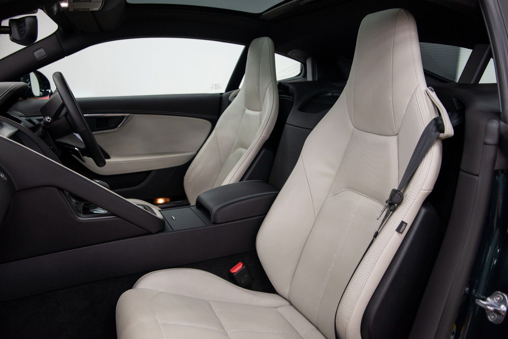 USED 2021 21 JAGUAR F-TYPE 5.0 V8 R-DYNAMIC 2d 444 BHP 