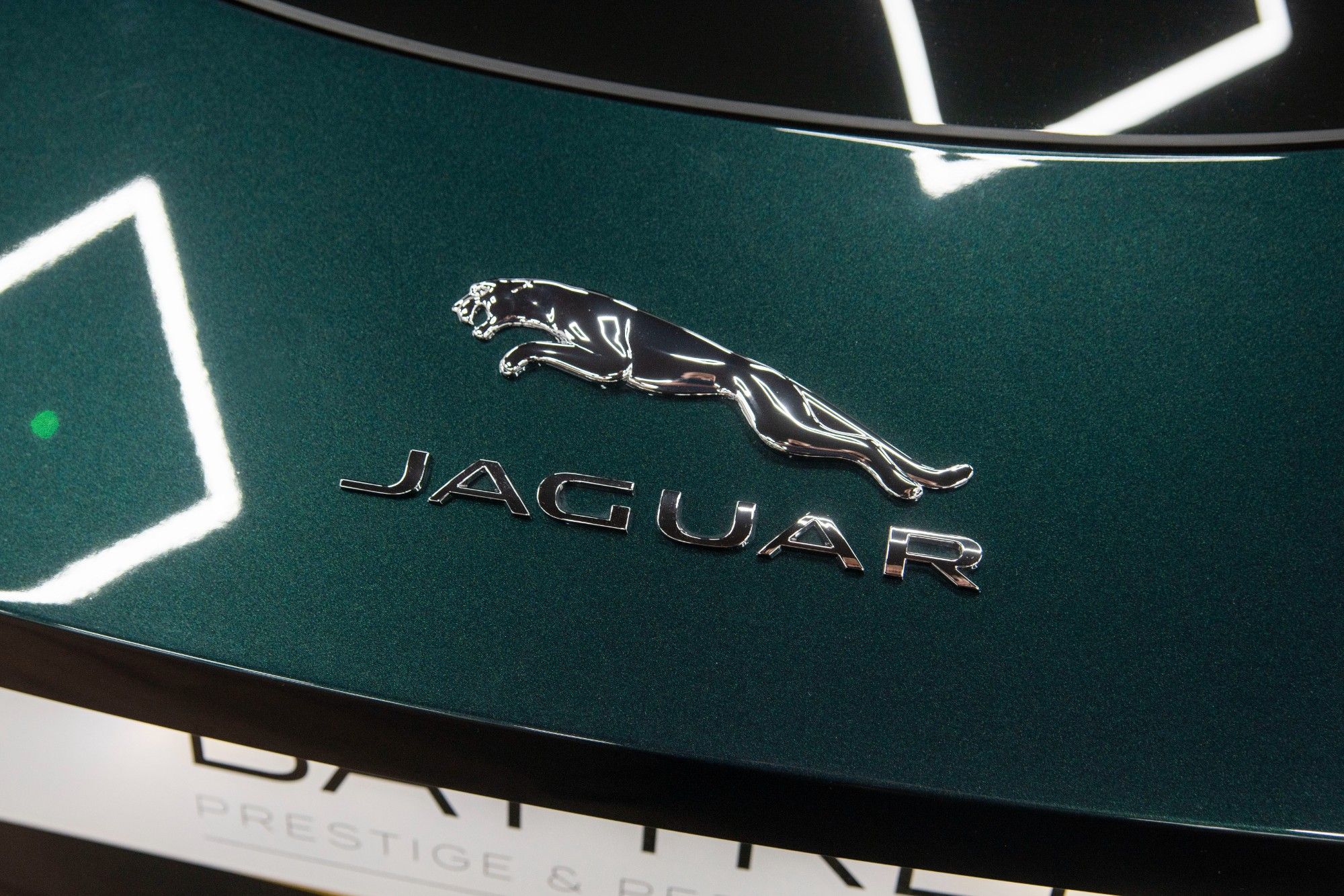 USED 2021 21 JAGUAR F-TYPE 5.0 V8 R-DYNAMIC 2d 444 BHP 