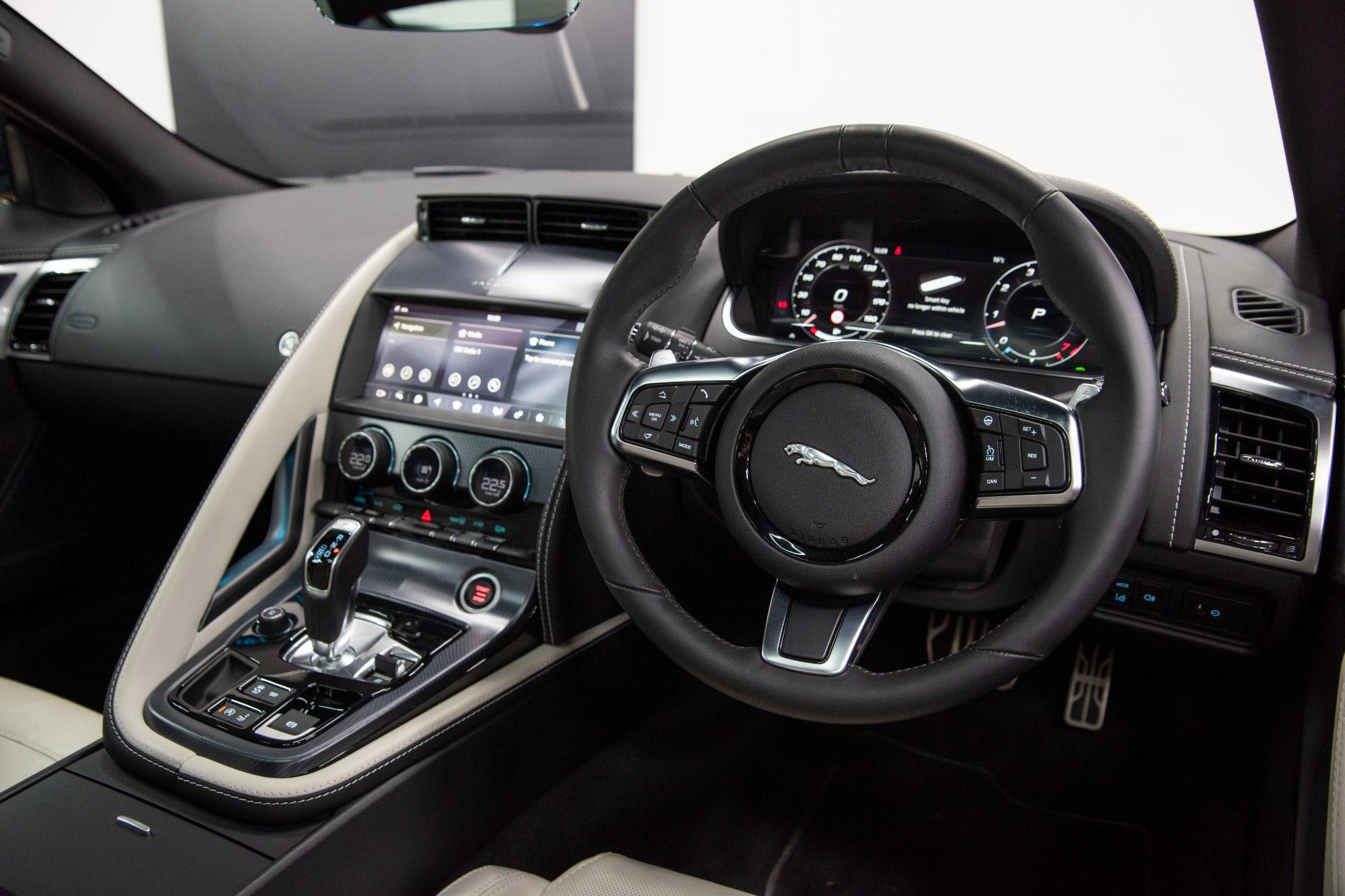 USED 2021 21 JAGUAR F-TYPE 5.0 V8 R-DYNAMIC 2d 444 BHP 