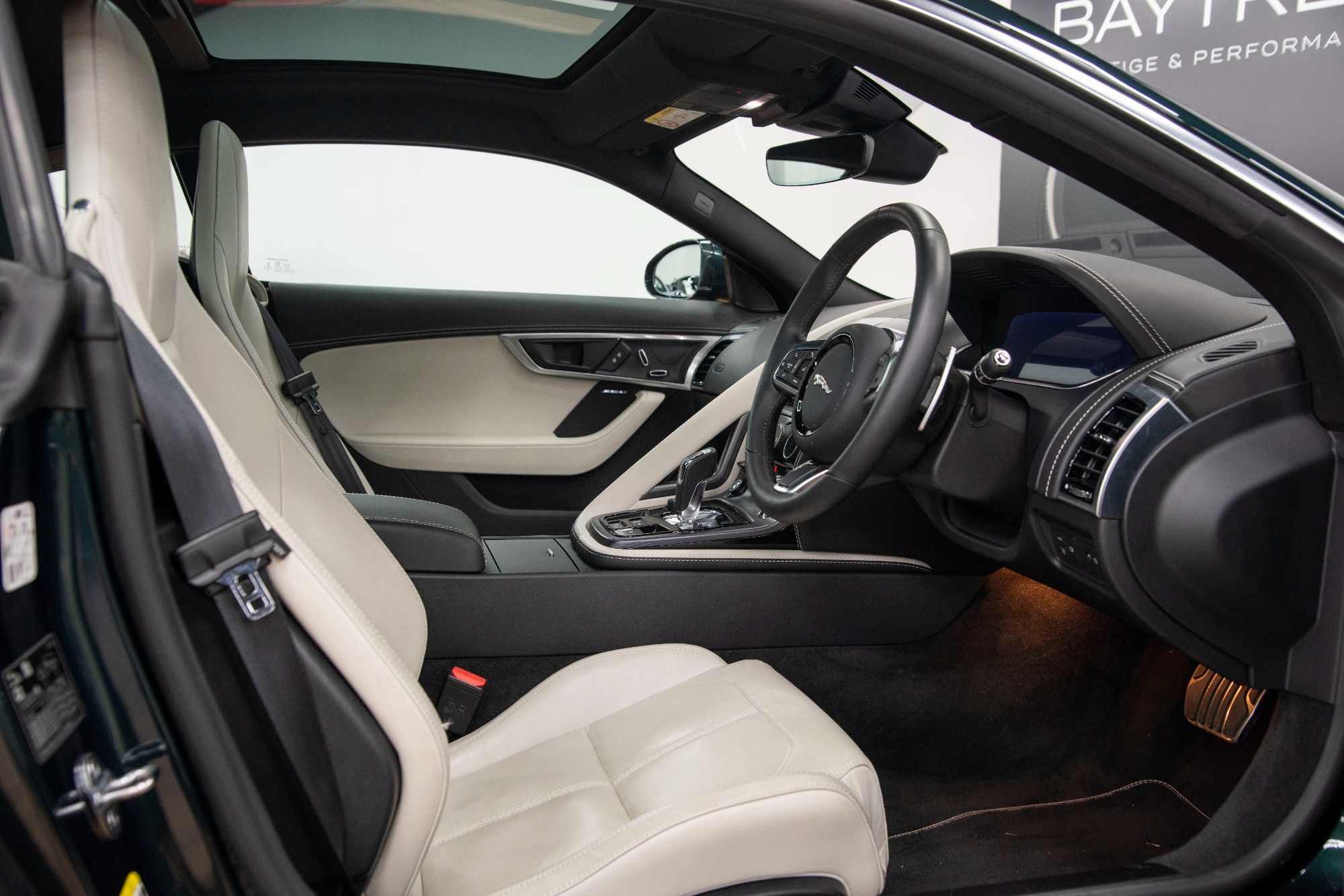 USED 2021 21 JAGUAR F-TYPE 5.0 V8 R-DYNAMIC 2d 444 BHP 
