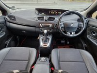 USED 2014 14 RENAULT GRAND SCENIC 1.5 DYNAMIQUE TOMTOM DCI EDC 5d 110 BHP AUTOMATIC LIGHTS +  RAIN SENSORS +  CRUISE CONTROL +  BLUETOOTH +  SAT NAV +  USB +  AUX +  DUAL ZONE CLIMATE CONTROL +  7 SEATS +  16 INCH ALLOY WHEELS +  TEACTION CONTROL +