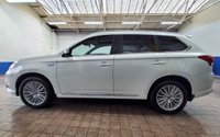 USED 2020 20 MITSUBISHI OUTLANDER 2.4 PHEV DYNAMIC SAFETY 5d 222 BHP 4WD APP SAT NAV LEATHER HEATED SEATS REAR VIEW CAMERA PARKING SENSORS 1 OWNER MITSUBISHI WARRANTY TILL MARCH 2025